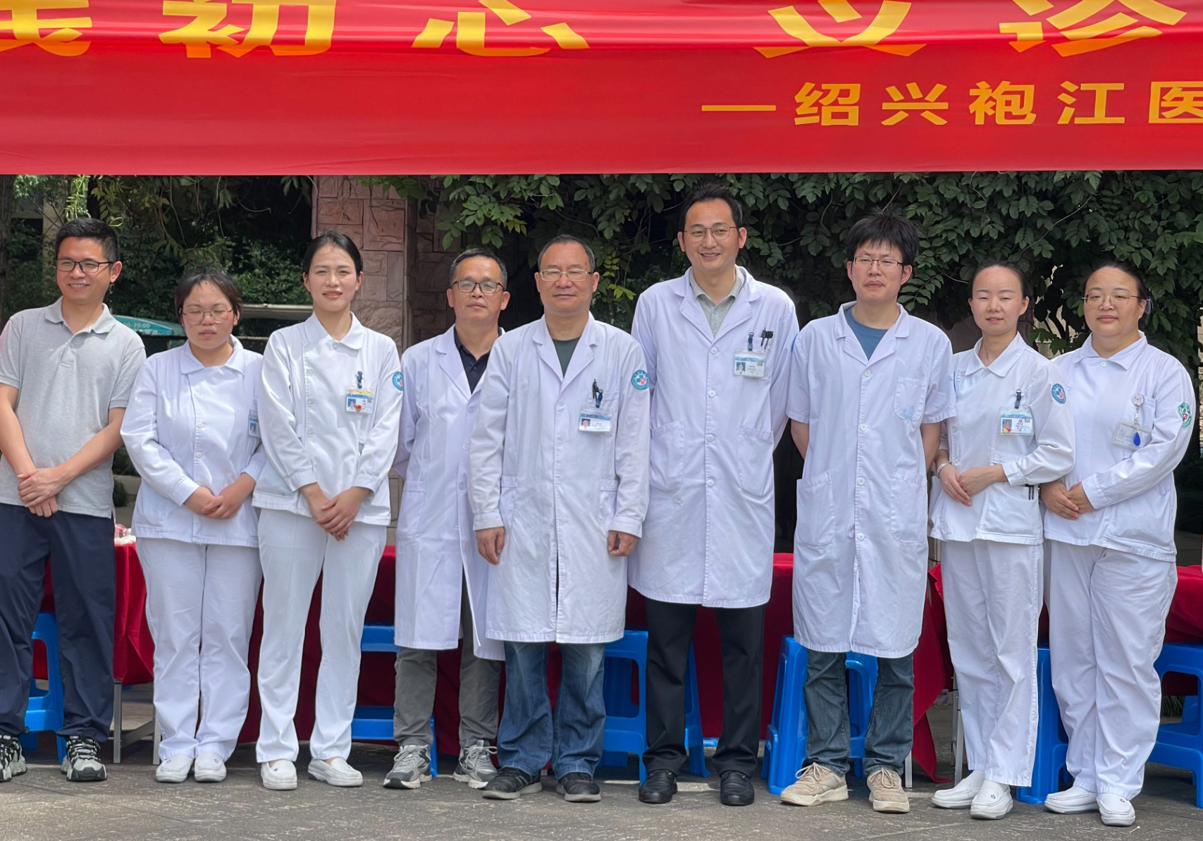 黨建引領(lǐng)踐初心，健康服務(wù)暖民心——紹興袍江醫(yī)院七一前夕健康義診走進金湖灣小區(qū)